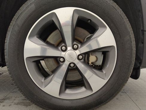 Used 2019 Jeep Cherokee Limited image 31