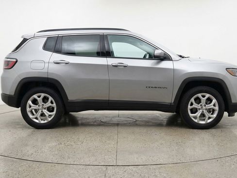 Used 2025 Jeep Compass Latitude image 11