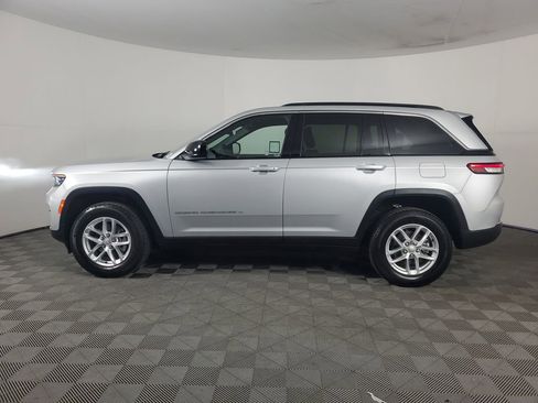 Used 2025 Jeep Grand Cherokee Laredo X image 7