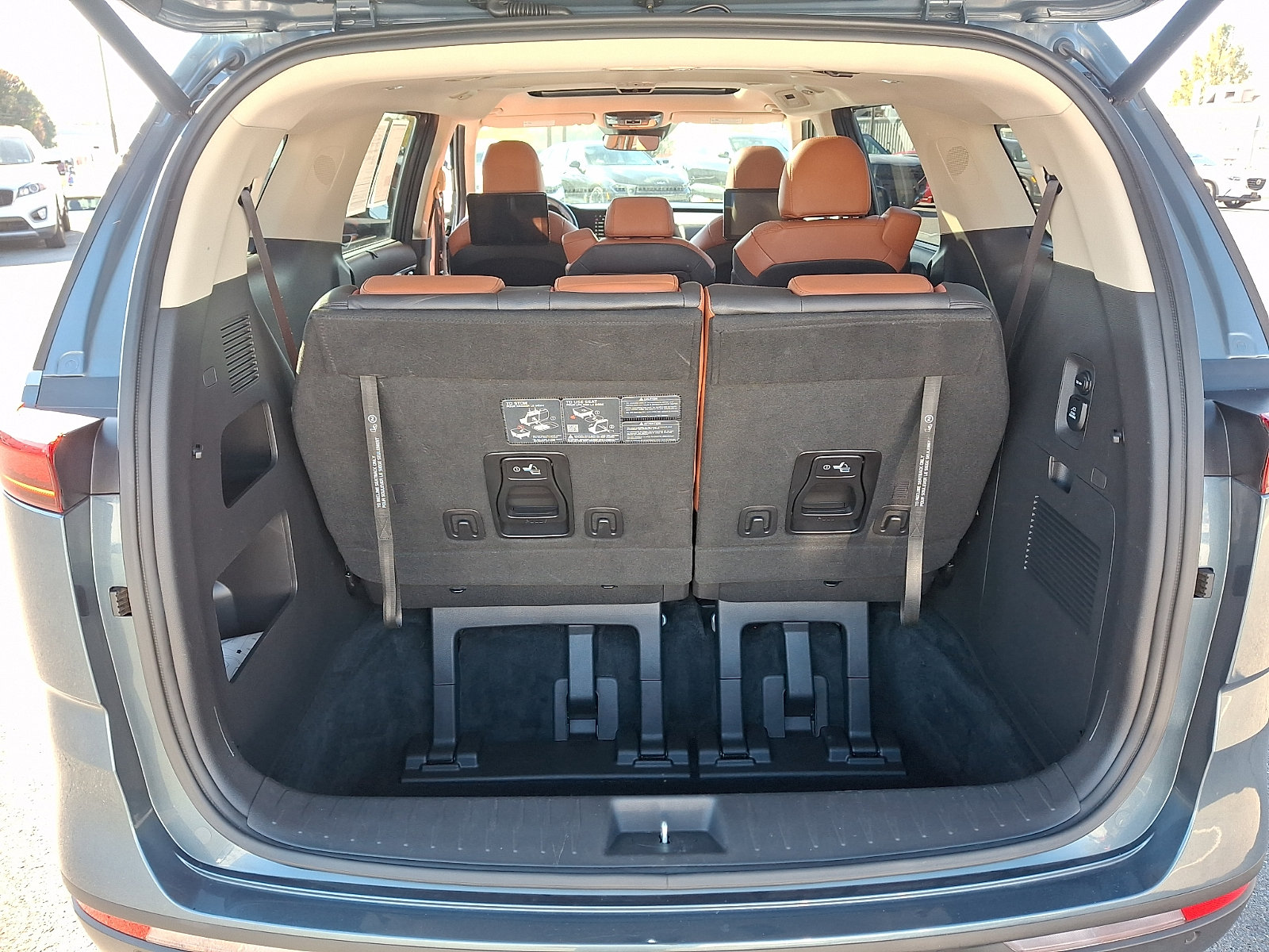 Used 2024 Kia Carnival SX Prestige FWD image 30