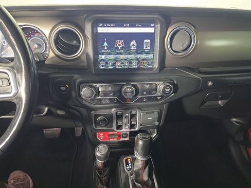 Used 2018 Jeep Wrangler Unlimited Rubicon w/ Dual Top Group AWD/4WD image 24