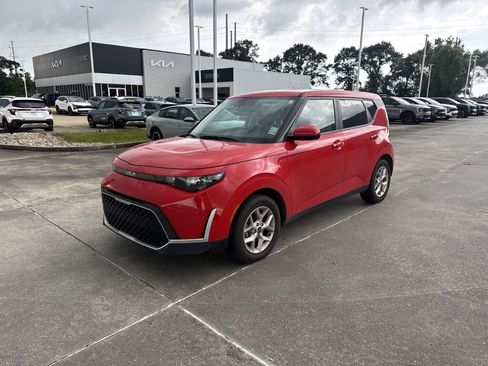 Certified 2024 Kia Soul LX w/ Option Group 015 FWD image 2
