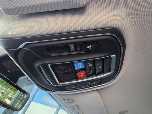 Used 2024 Jeep Grand Cherokee Limited w/ Luxury Tech Group II RWD image 34