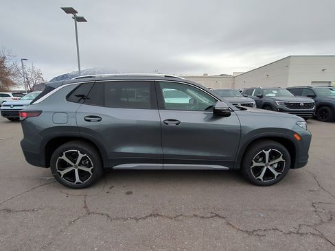 New 2026 Volkswagen Tiguan SE image 2