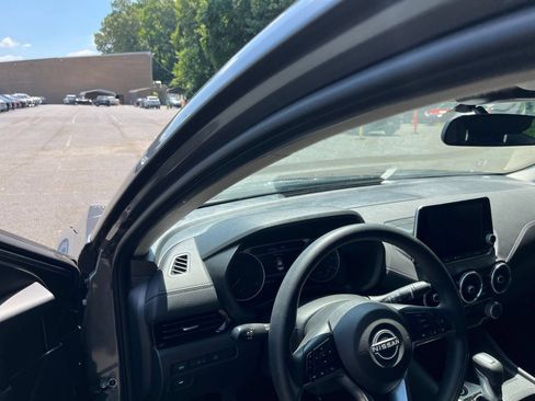 Used 2025 Nissan Sentra SV FWD image 27