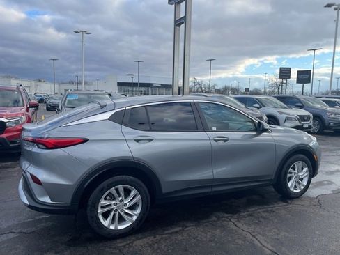 Used 2024 Buick Envista Preferred w/ Convenience I Package image 2