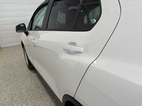 Used 2022 Chevrolet Trax LT w/ Driver Confidence Package image 32