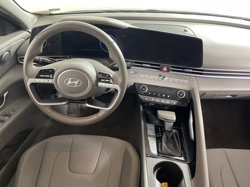 Used 2025 Hyundai Elantra SEL image 4