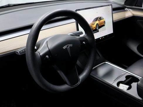 Used 2023 Tesla Model Y Long Range image 27