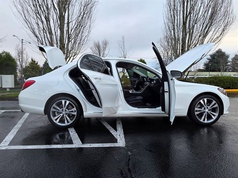 Used 2015 Mercedes-Benz C 300 4MATIC Sedan image 24
