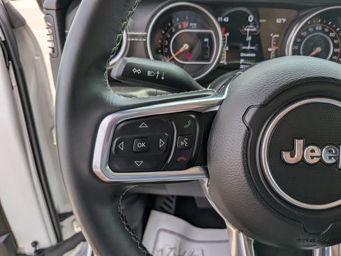 Used 2018 Jeep Wrangler Unlimited Sahara w/ LED Lighting Group AWD/4WD image 28