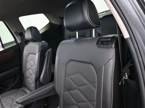 Used 2024 Volkswagen Atlas SE w/ Panoramic Sunroof Package FWD image 31
