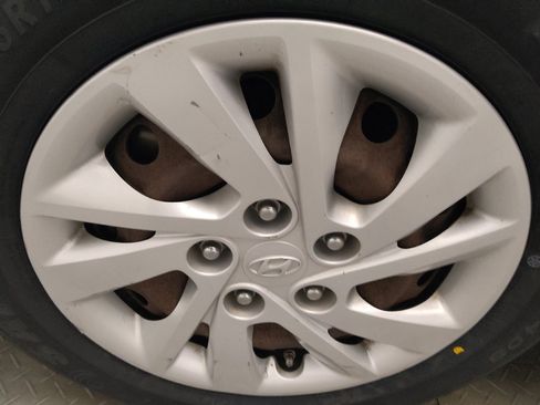 Used 2020 Hyundai Elantra SE FWD image 31