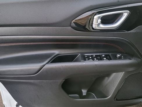 Used 2024 Jeep Compass Trailhawk image 16