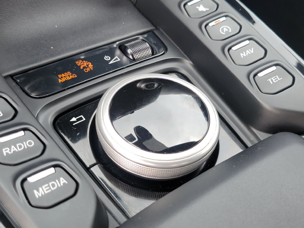 Used 2023 Aston Martin V8 Vantage Coupe RWD image 31