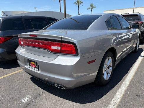 Used 2011 Dodge Charger SE RWD image 4