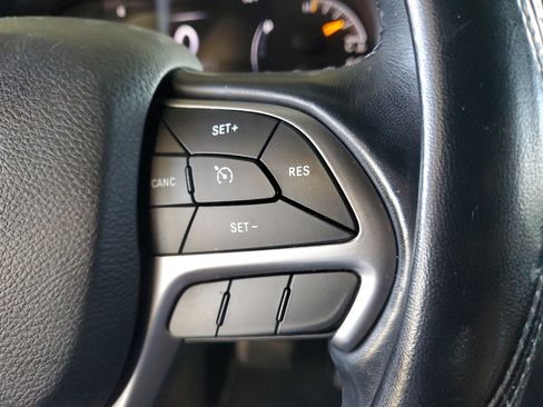 Used 2019 Jeep Grand Cherokee Altitude RWD image 24