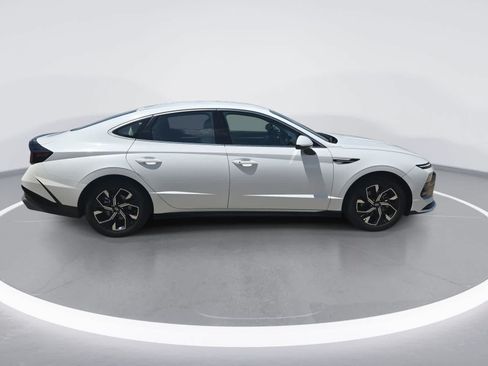 Used 2025 Hyundai Sonata SEL FWD image 9