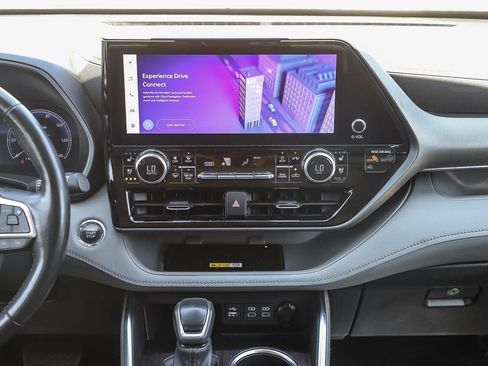 Used 2023 Toyota Highlander Limited FWD image 13