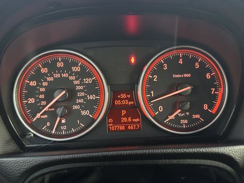 Used 2011 BMW 335i Convertible image 22