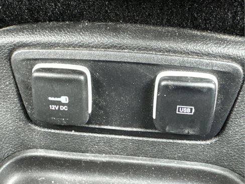 Used 2020 Chrysler Pacifica Limited FWD image 23