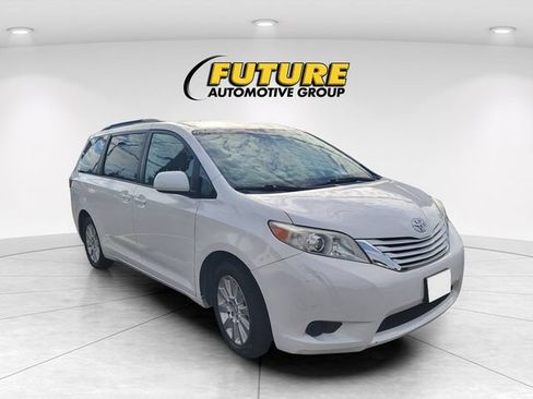Used 2016 Toyota Sienna LE AWD/4WD image 1