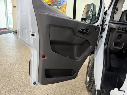 Used 2025 Ford Transit 250 148 Medium Roof RWD image 29