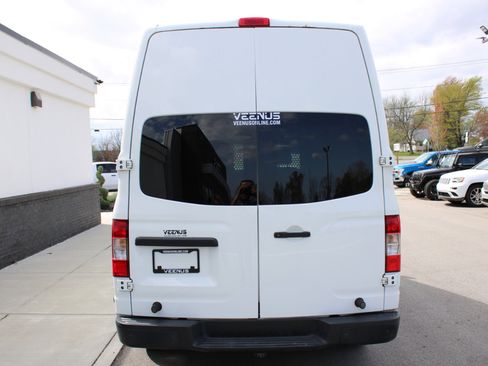 Used 2015 Nissan NV 2500 SV w/ Side & Curtain Airbag Package image 4