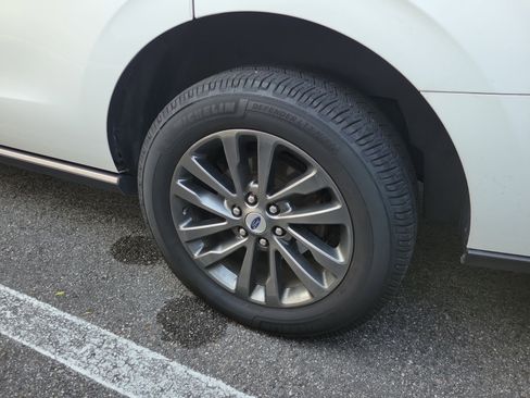 Used 2020 Ford Expedition Limited w/ Equipment Group 301A image 20