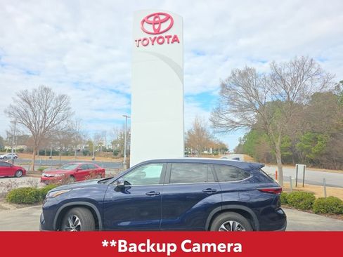 Used 2024 Toyota Highlander XLE image 4
