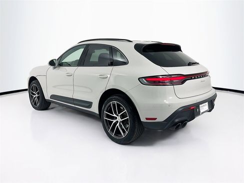 Certified 2025 Porsche Macan image 2