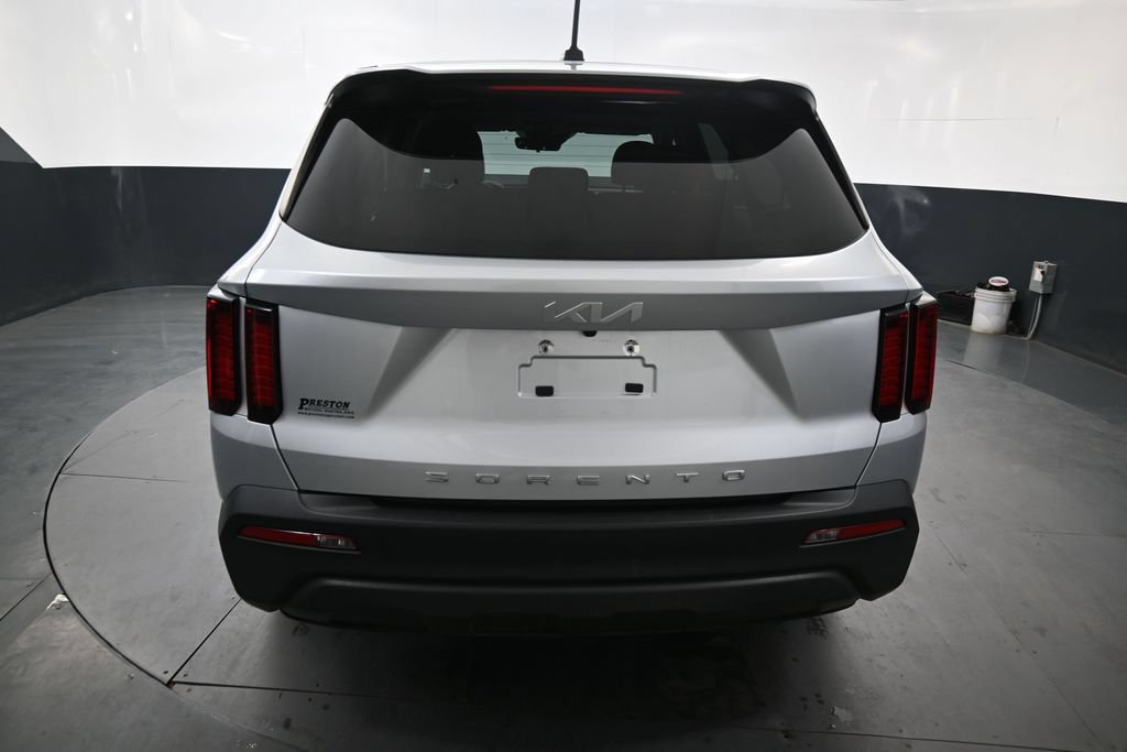 Used 2022 Kia Sorento LX FWD image 9