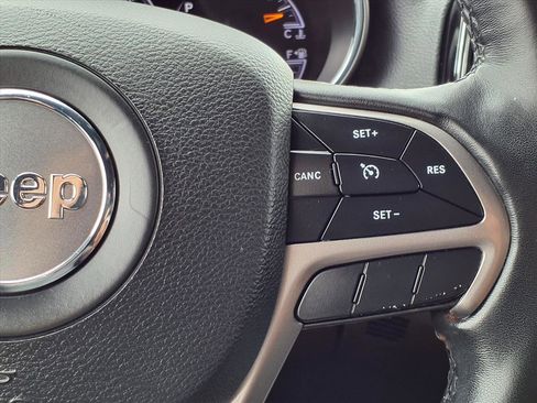 Used 2019 Jeep Grand Cherokee Altitude image 17