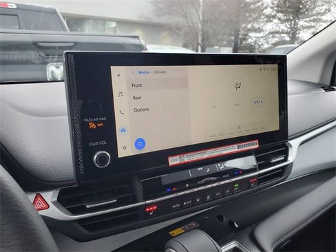 Used 2025 Toyota Sienna XLE image 31