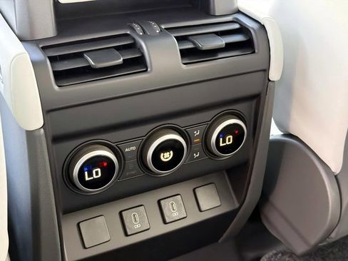 New 2026 Land Rover Defender 110 X-Dynamic SE AWD/4WD image 15