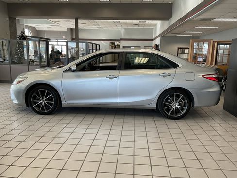 Used 2016 Toyota Camry XSE image 3
