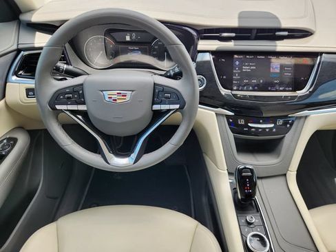 Used 2025 Cadillac XT6 Premium Luxury w/ LPO, Floor Liner Package FWD image 27