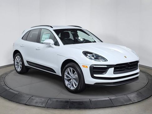 New 2026 Porsche Macan AWD/4WD image 9