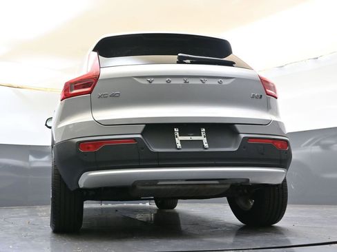 Certified 2025 Volvo XC40 B5 Core image 40