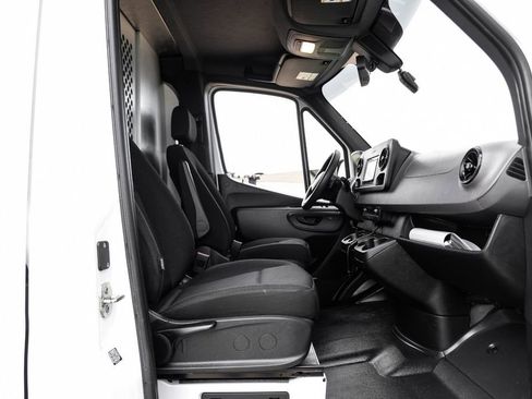 Used 2024 Mercedes-Benz Sprinter 2500 image 29