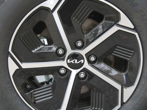 New 2026 Kia Niro EX FWD image 17