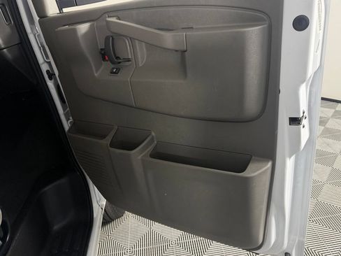 Used 2025 Chevrolet Express 3500 LT w/ LT Preferred Equipment Group RWD image 27