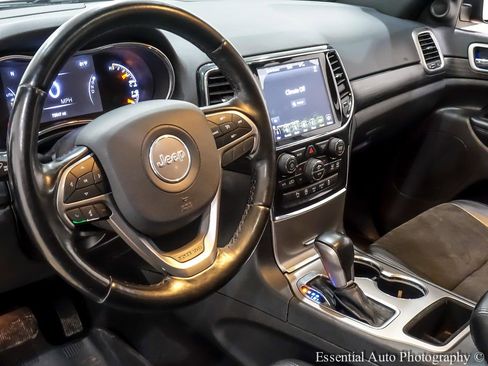 Used 2021 Jeep Grand Cherokee Laredo X image 15