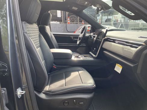 Used 2025 GMC Sierra EV Denali AWD/4WD image 18