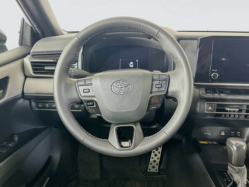 Used 2025 Toyota Camry SE FWD image 18