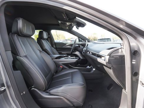 Used 2023 Cadillac Lyriq AWD image 46