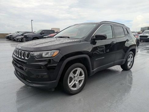 Used 2023 Jeep Compass Latitude w/ Sun and Sound Group AWD/4WD image 7