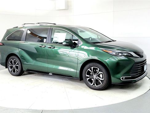 New 2026 Toyota Sienna Platinum image 7