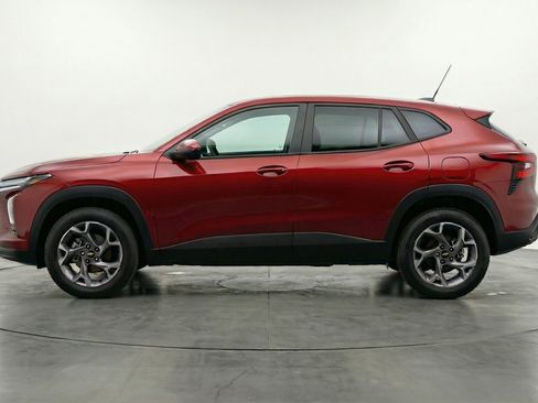 Used 2025 Chevrolet Trax LT w/ LT Convenience Package FWD image 5
