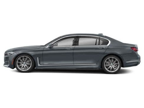 Used 2022 BMW 740i w/ M Sport Package RWD image 3